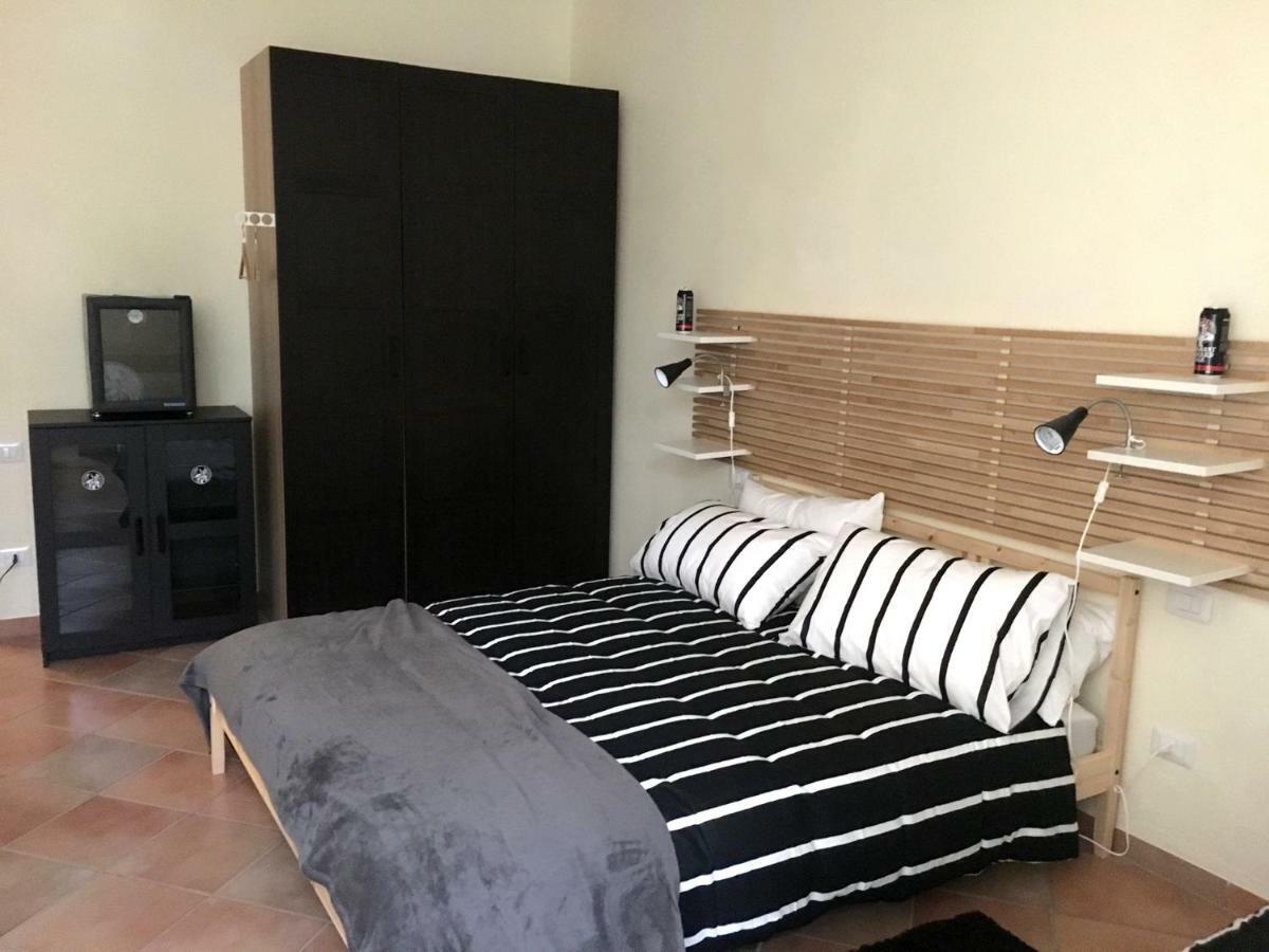 La Sosta Navarra Bed & Beer Губио Екстериор снимка